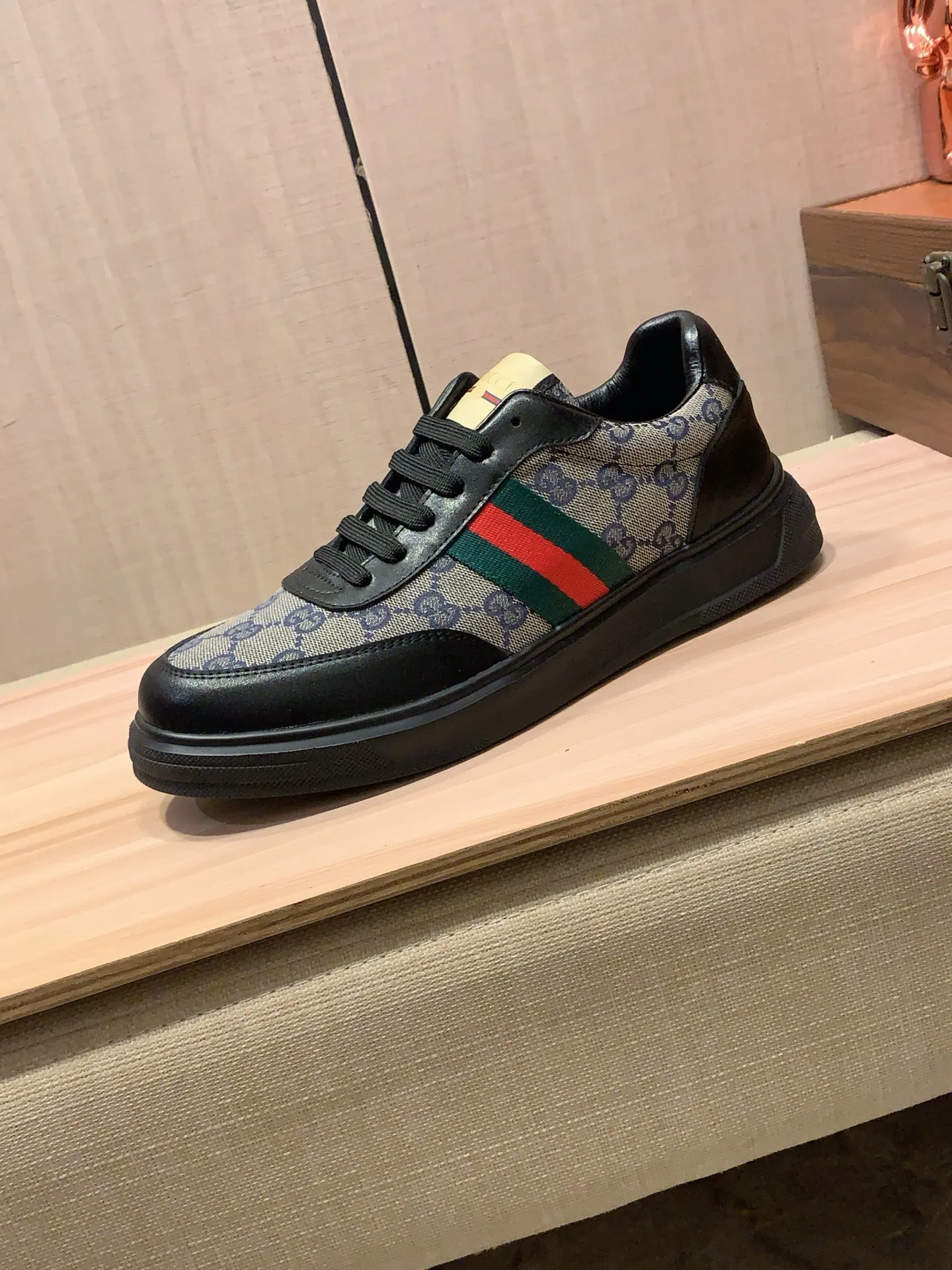 Men's Men's Shoes💰420💰💰🎩🎩[Lightning][Lightning] "Gucci*" The latest and most popular casual shoes, top brand [seduce] luxury ~ purchasing agency, top ~ quality. [Strong] The upper is made of imported breathable cowhide with material ➕ breathable sheepskin feet (•) and fine workmanship. The original stylish and stylish soft rubber wear-resistant and non-slip outsole is light and comfortable on the feet. The real thing looks better when photographed in person. 111: code: 38-44, 3️⃣ colors selected